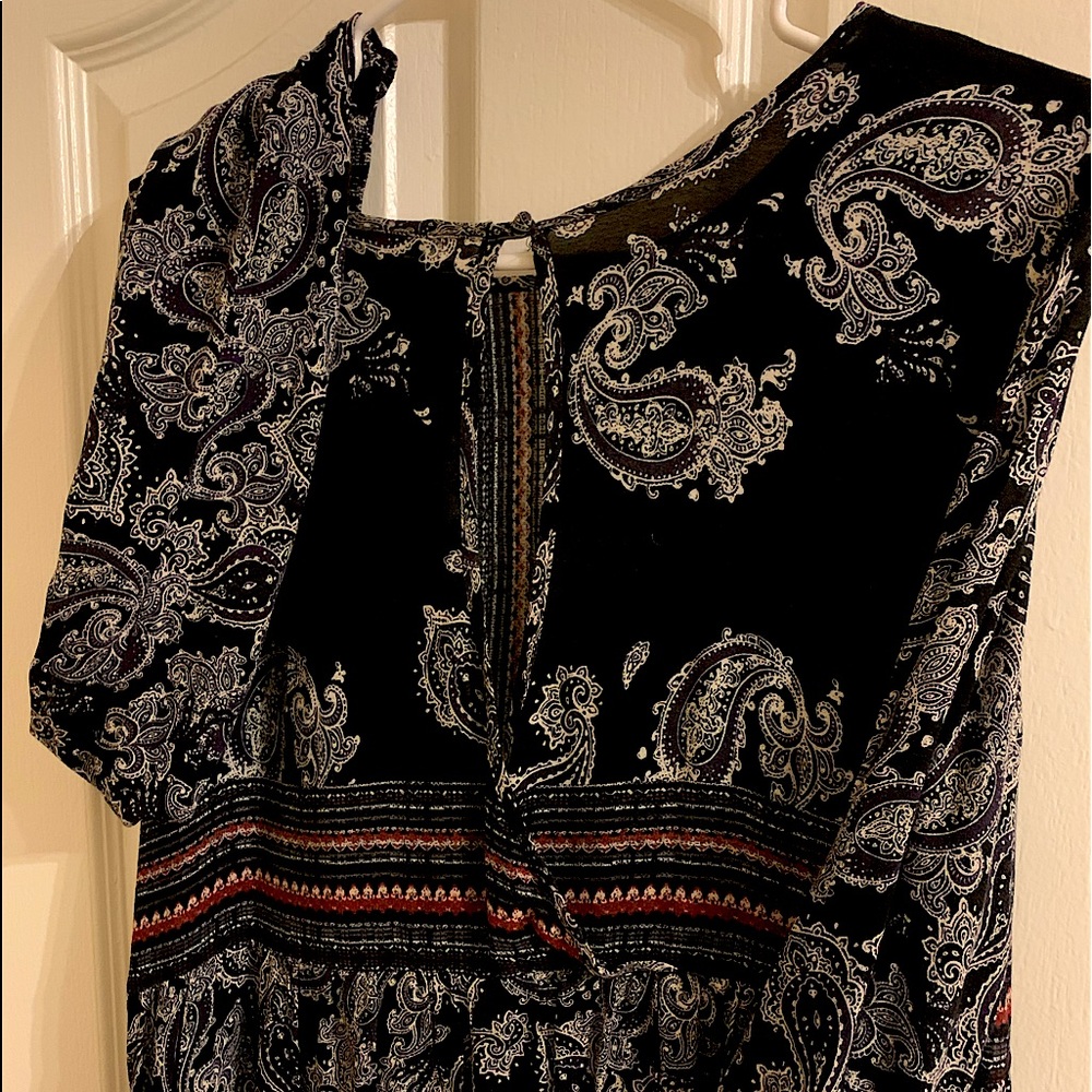 Black, white, & burgundy paisley dress!